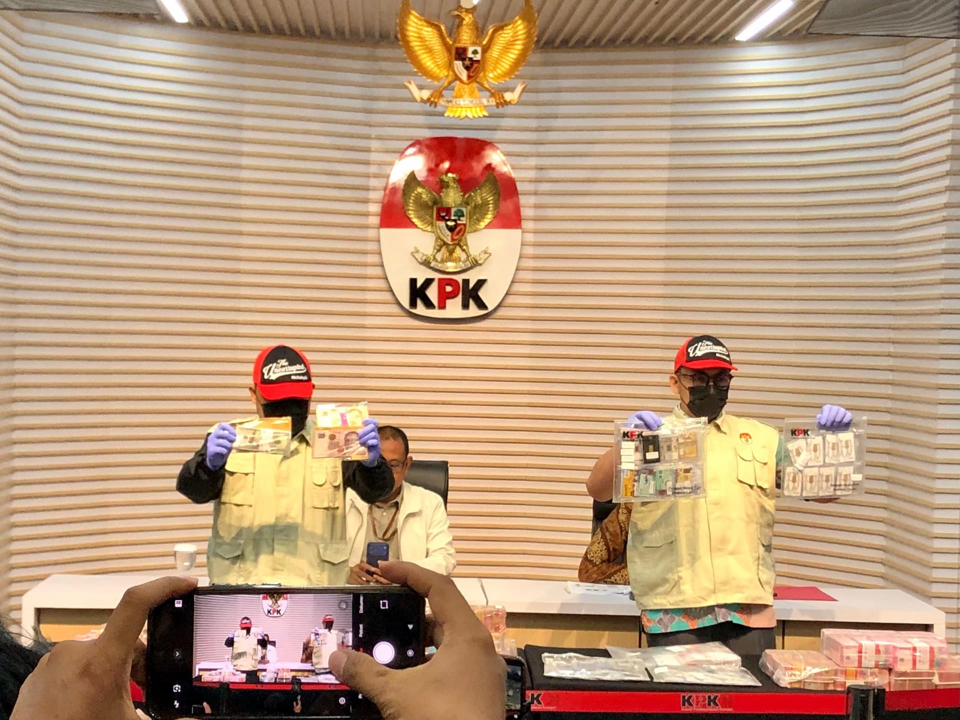 KPK Ungkap Adik Eks Kepala BNPB Beli Saham Rp 30,9 Miliar Pakai Dana Bencana 