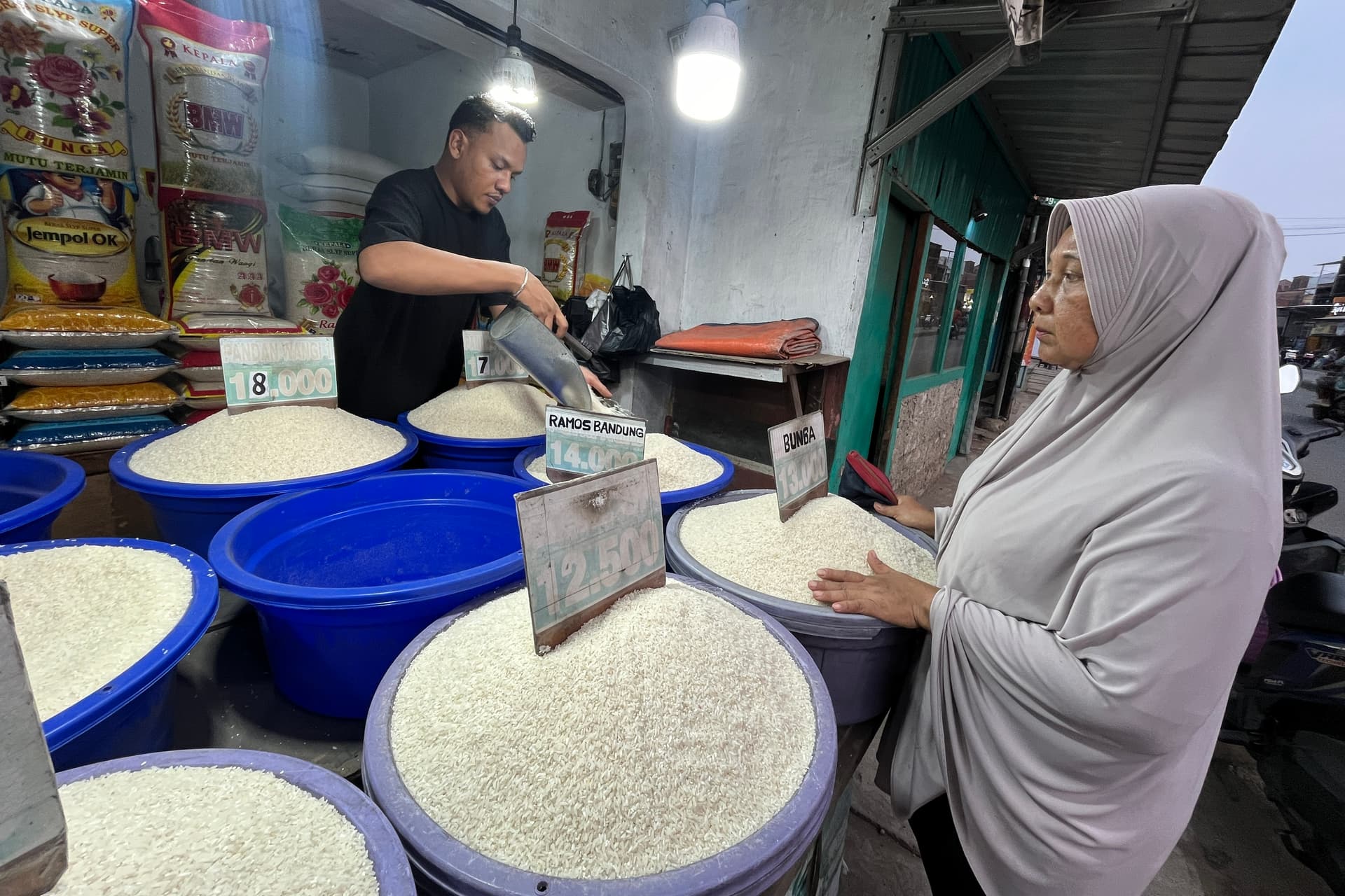 World Bank, IMF Project Indonesia GDP Growth Above 5% on AI Demand and State Spending
