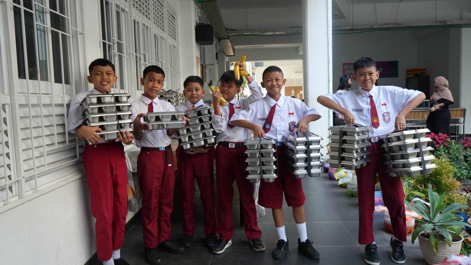 Survei Poltracking: MBG Jadi Program Prabowo Paling Banyak Dirasakan Manfaatnya