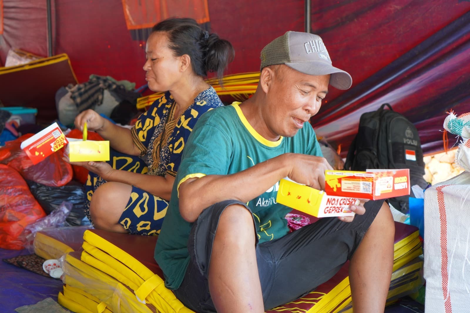 Lazuna Chicken dan Dompet Dhuafa Sulsel Salurkan Makanan Siap Saji untuk Penyintas Kebakaran Tallo