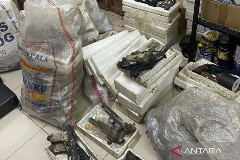 995 Pucuk Senjata Api, VCD Porno, dan Narkoba Ditemukan di Sekolah Swasta Jaksel