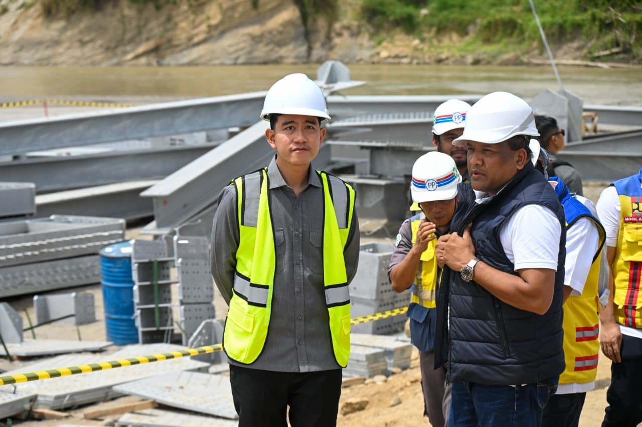 Tinjau Jembatan Teupin Mane Bireuen, Gibran Tekankan Pembangunan Tepat Mutu dan Waktu 