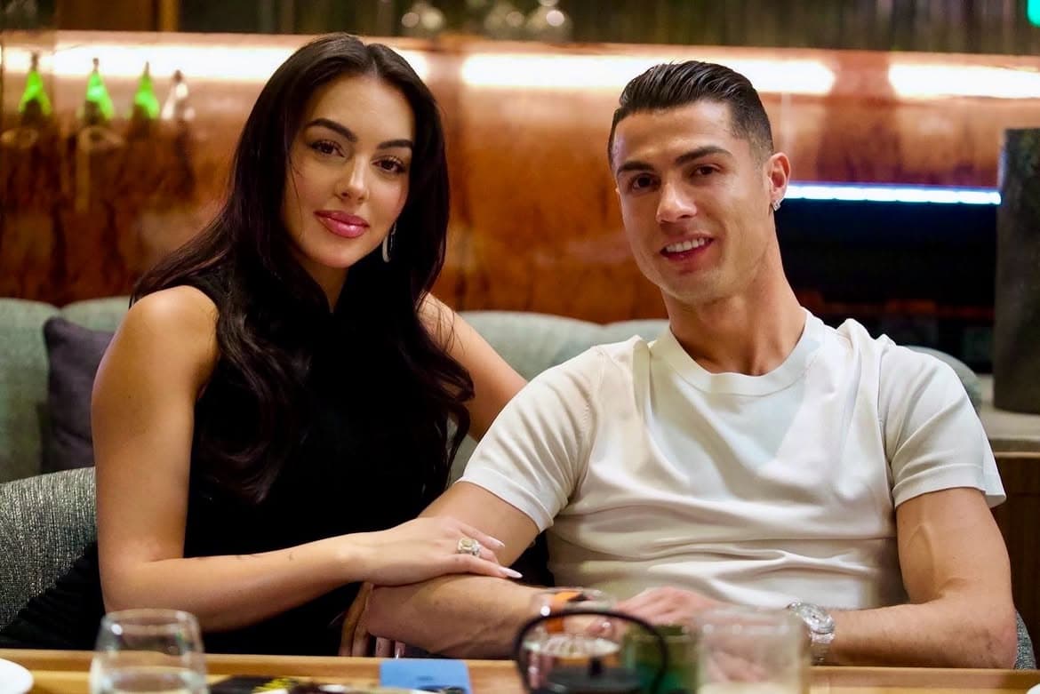 Dikira Cristiano Ronaldo, Sebuah Pernikahan di Portugal Diserbu Fans Sepak Bola  