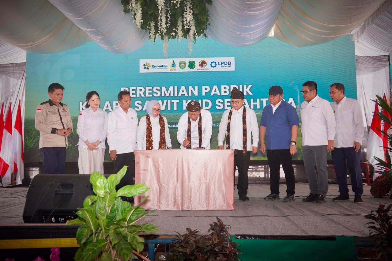 Hilirisasi Sawit Rakyat, Menkop Ferry Resmikan Pabrik CPO Milik KUD Sejahtera di Musi Banyuasin