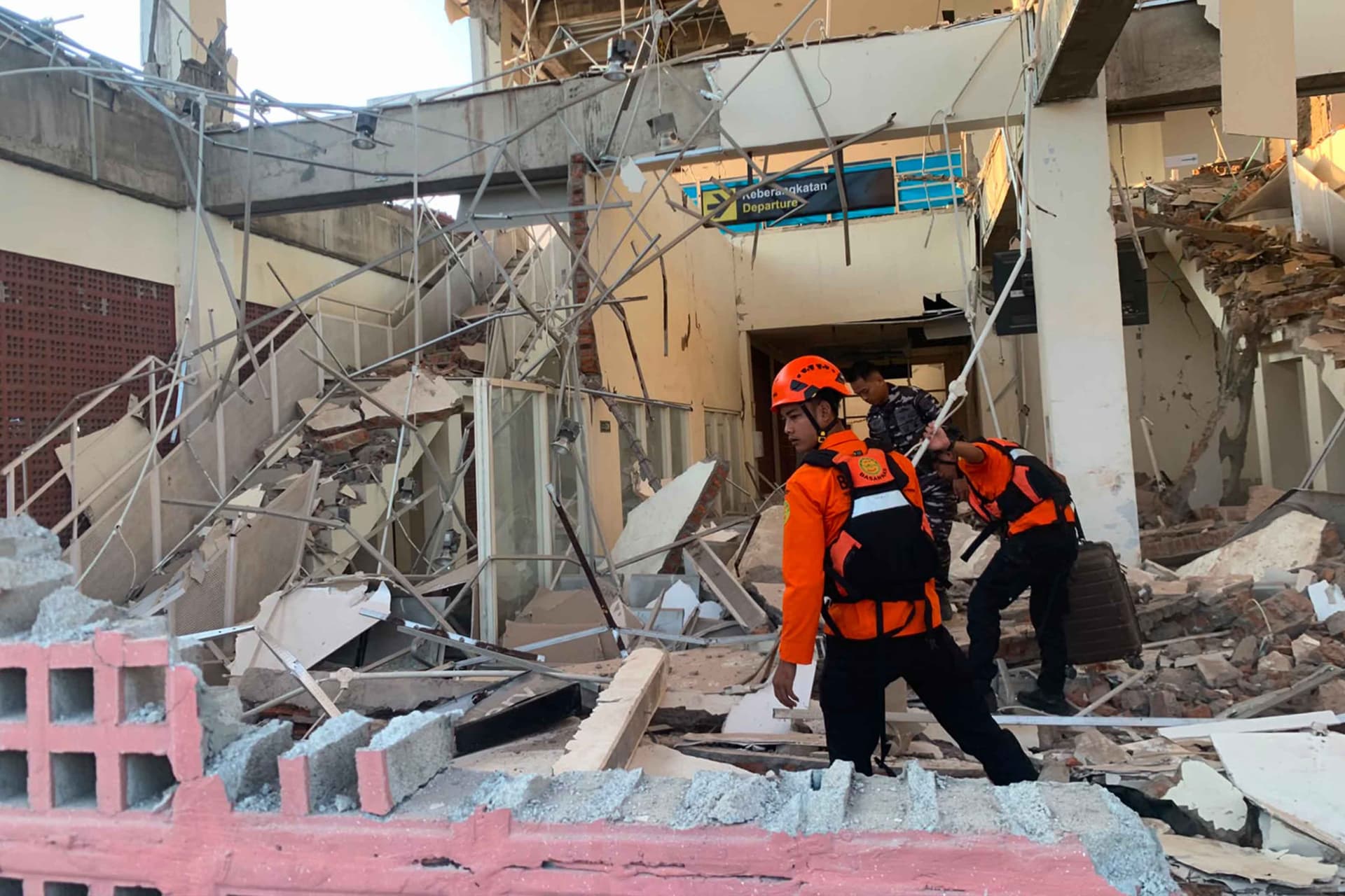 Gempa Susulan Masih Terasa, Warga Mbay di NTT Kekurangan Listrik dan Air Bersih