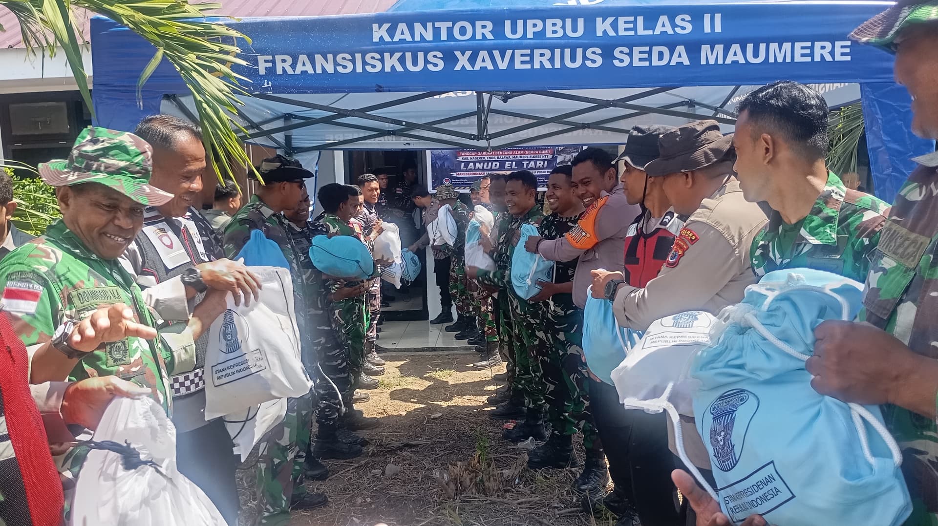 Bantuan Logistik dari Prabowo Tiba di Lokasi Terdampak Gempa NTT 