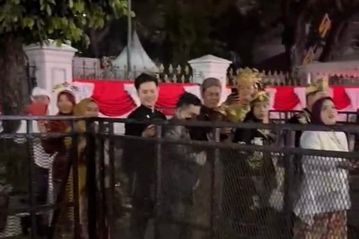 Antusiasme Masyarakat Rayakan HUT Ke-81 RI di Istana Merdeka, Antre Sejak Pukul 03.00 