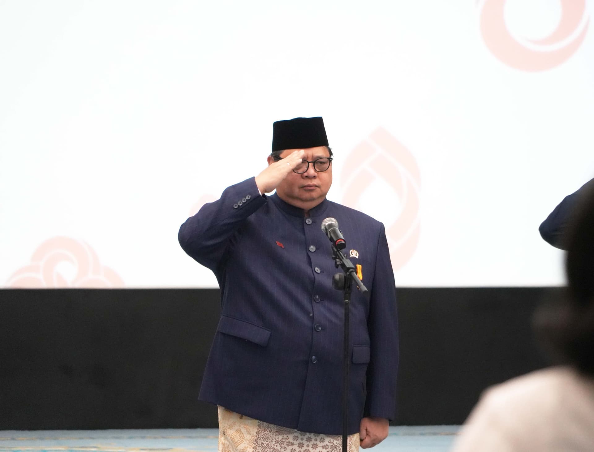 Pimpin Upacara HUT ke 81 RI Airlangga Ajak ASN Wujudkan Kemandirian Ekonomi