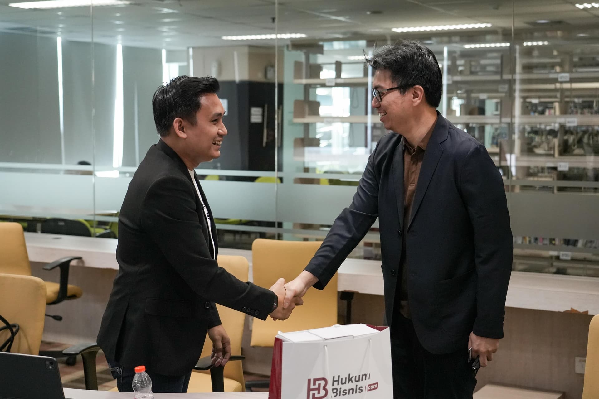 Pemegang Rekor Muri Profesor Termuda Masuk Hukum Bisnis Com, Siapa Dia?