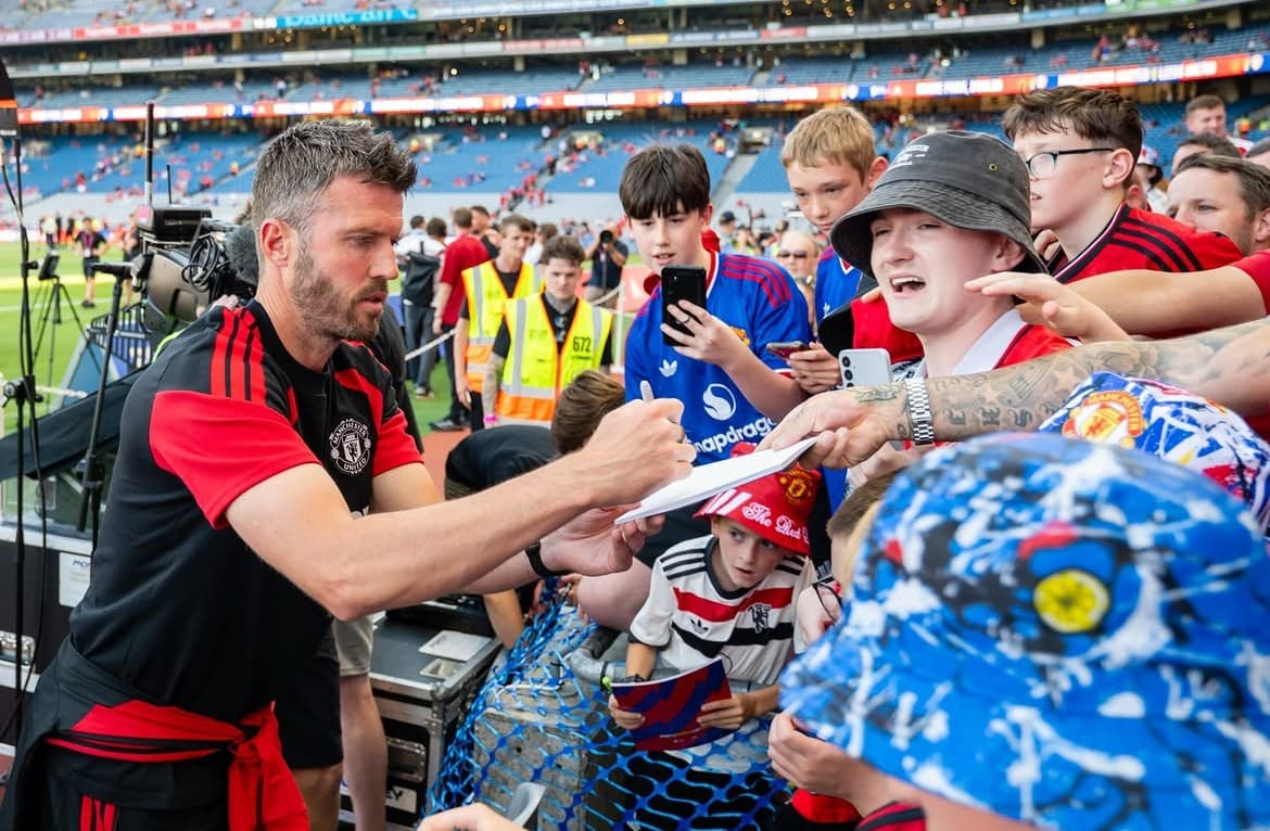 Michael Carrick Tolak Tuduhan Manchester United Diuntungkan Jadwal Liga Premier 