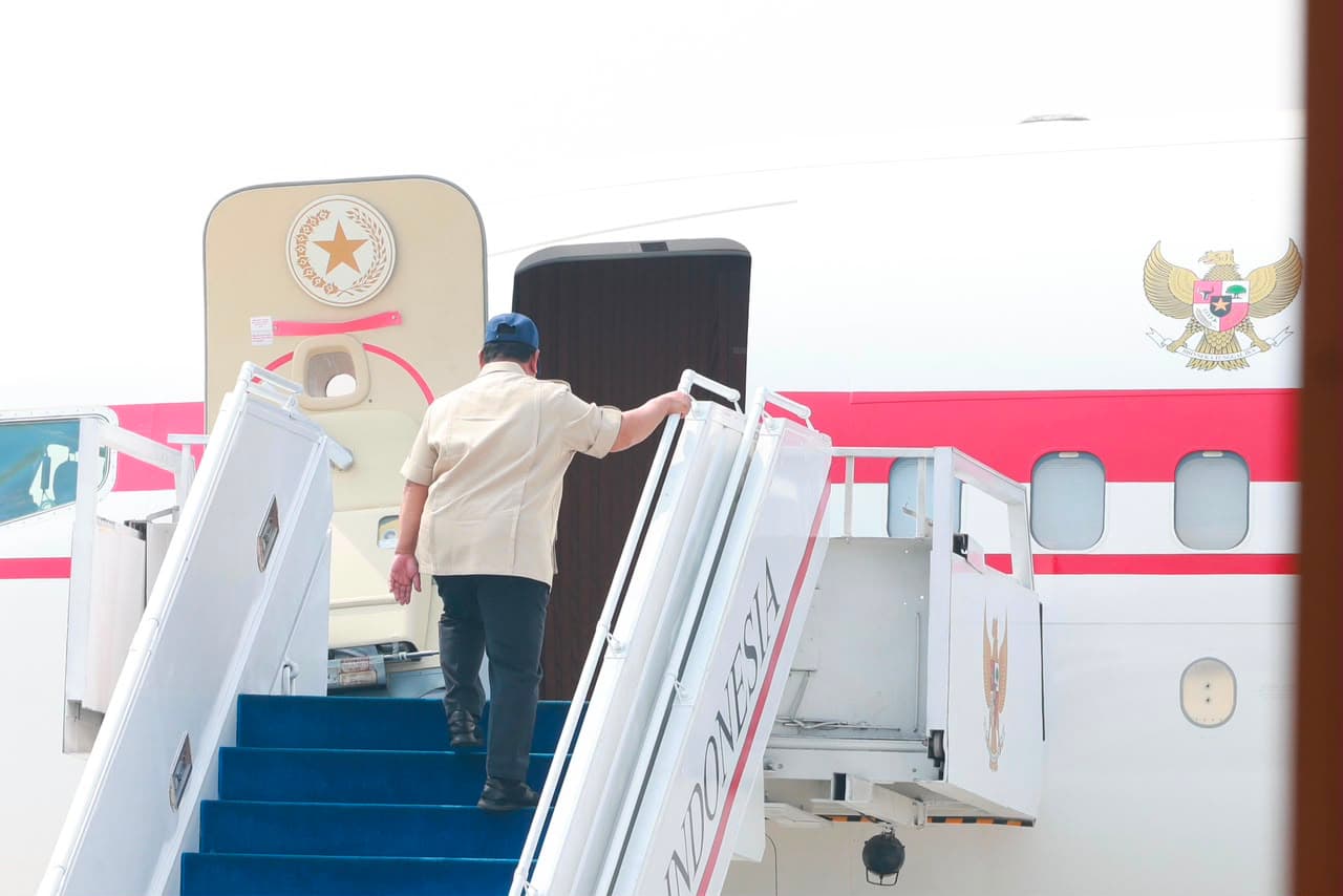 Prabowo Bertolak ke Kalimantan, Seskab Teddy: Presiden Pimpin Langsung Penanganan Karhutla