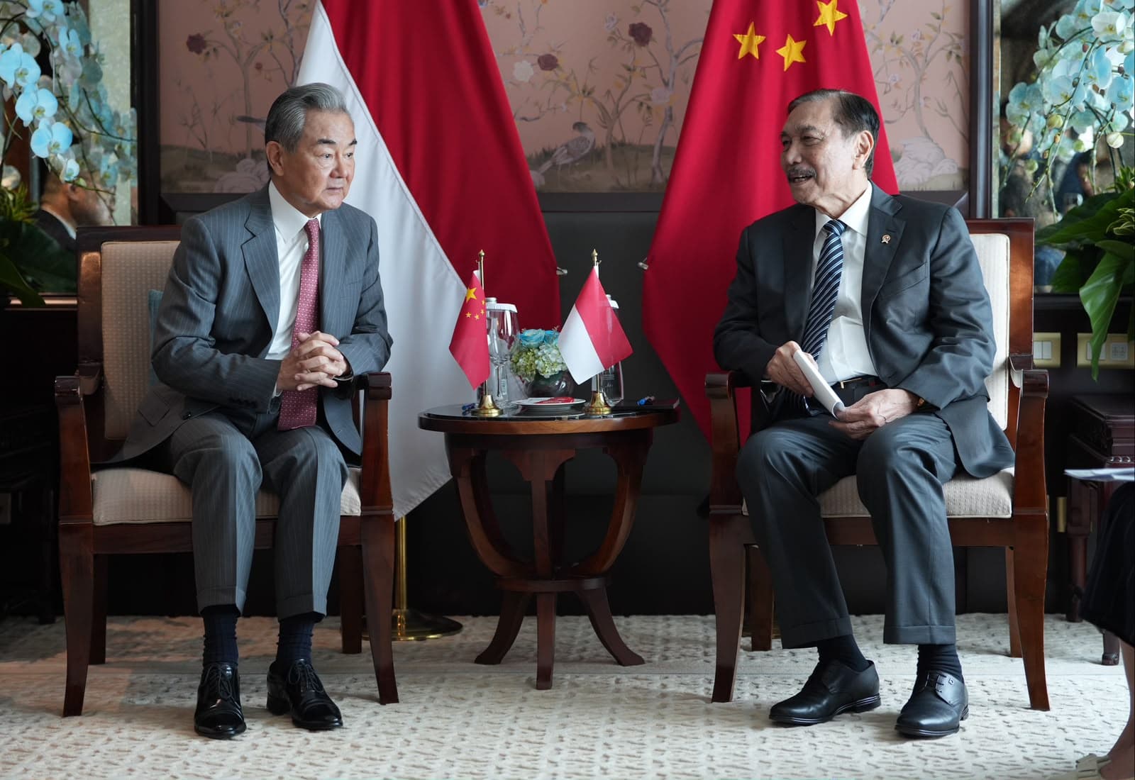Ketua DEN dan Menlu China Perkuat Peta Jalan AI dan Transformasi Digital