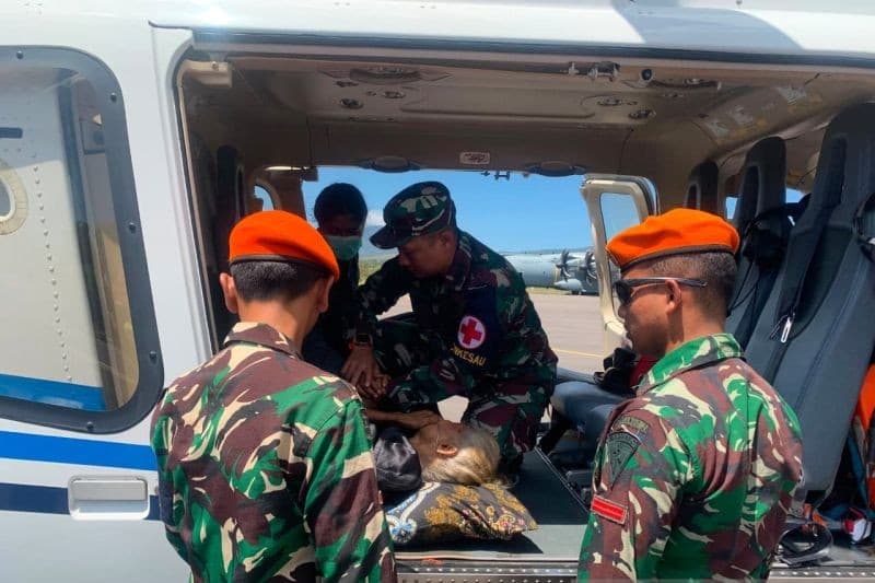 Bantuan Gempa NTT Capai 1.226 Ton, BNPB Kirim Logistik via KRI dan Helikopter