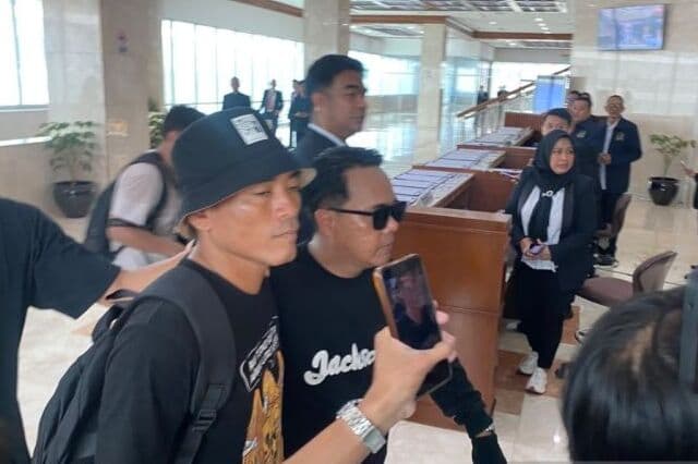 Aktivis Pati Supriyono Botok Ikuti Rapat Paripurna DPR 