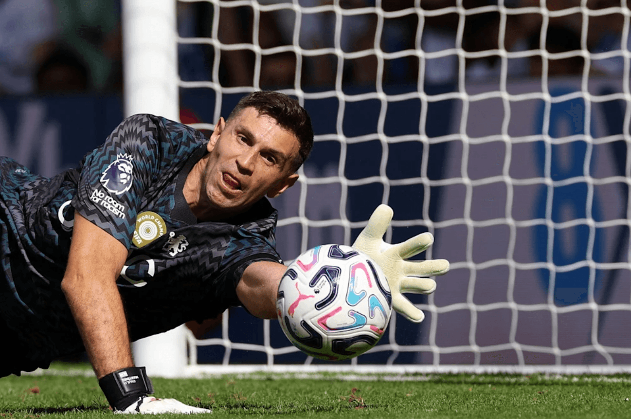 Xabi Alonso Sangat Puas Lihat Debut Emi Martinez di Chelsea 