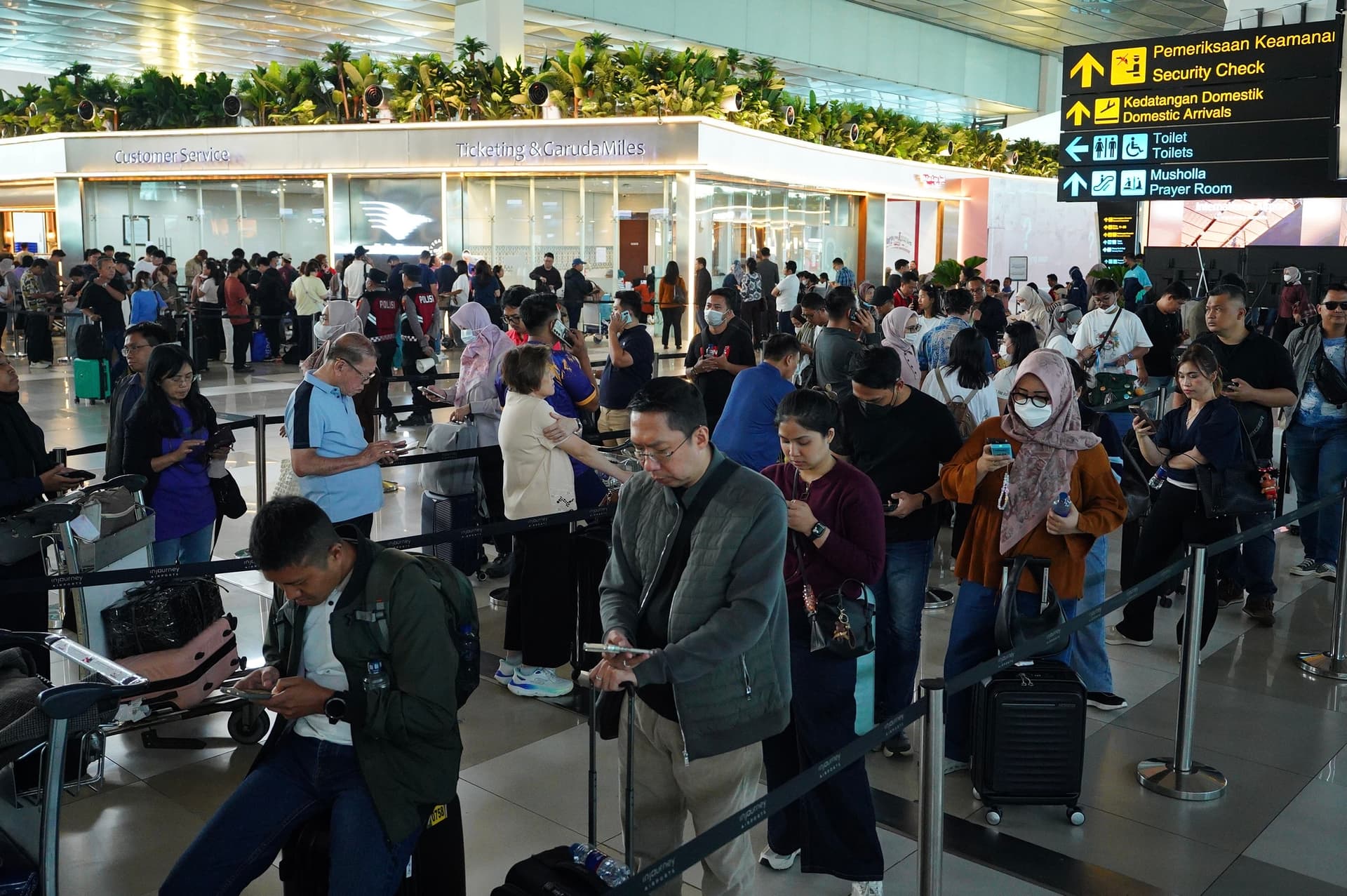Operasional Bandara Soetta Ditutup Sementara hingga 17.30 WIB Imbas Erupsi Anak Krakatau