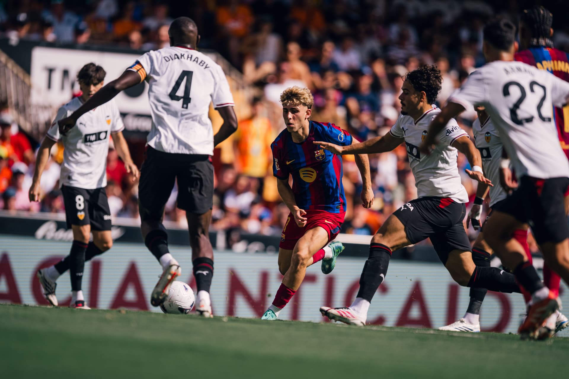 Barcelona Menggila, Valencia Dibantai 5-0 untuk Tinggalkan Real Madrid