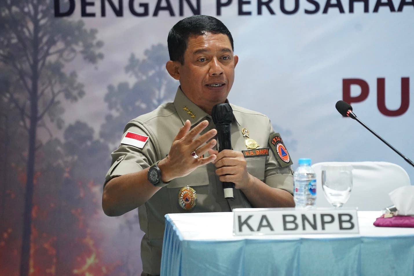 Lapor ke Prabowo, Kepala BNPB: Erupsi Gunung Anak Krakatau Sudah Menurun