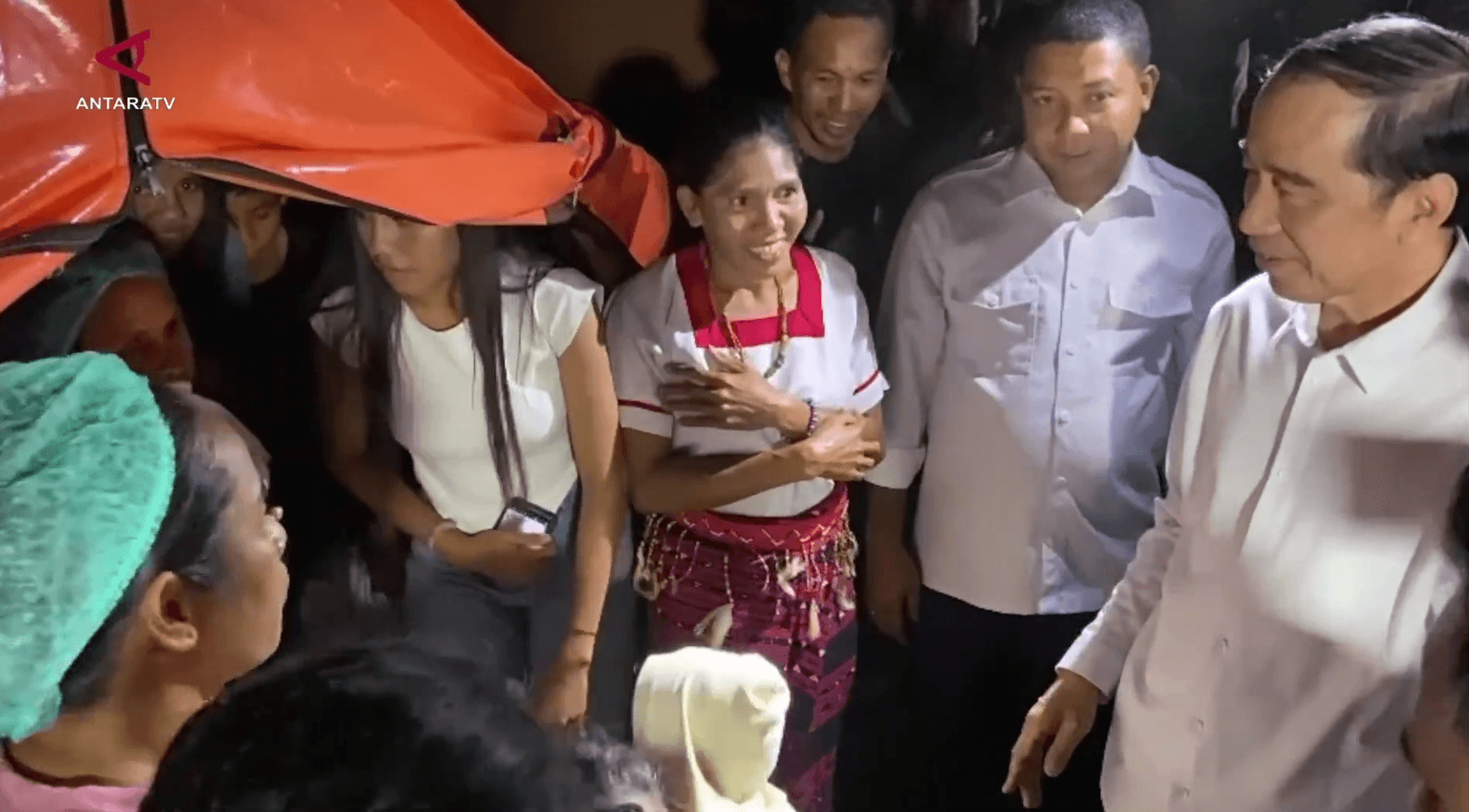Jokowi Bermalam di Tenda Pengungsian Penyintas Gempa NTT