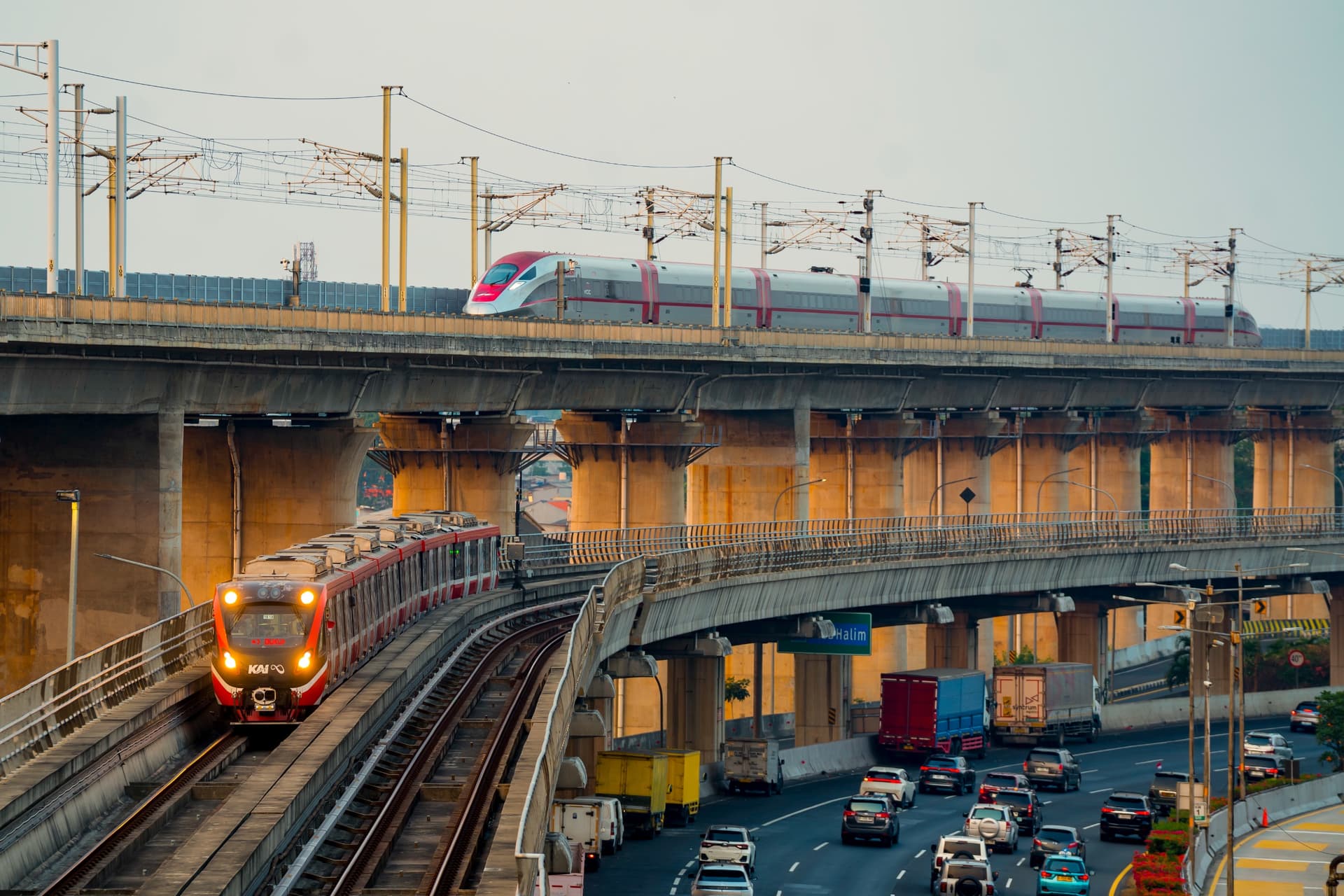 Mulai Besok LRT Jabodebek Uji Coba Jadwal Baru, Bisa Kejar Whoosh dari Halim