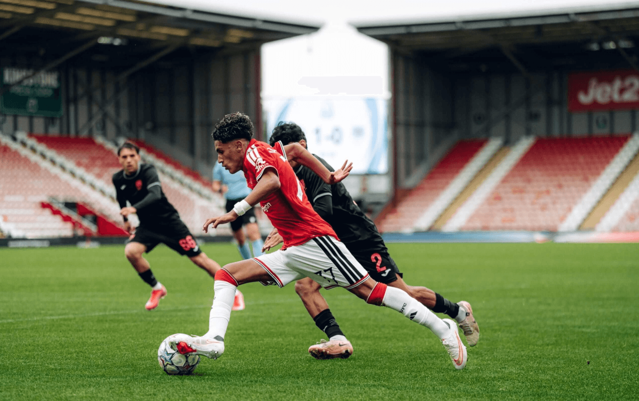 Wonderkid Manchester United JJ Gabriel Ingin Pergi, Michael Carrick Respons Begini 