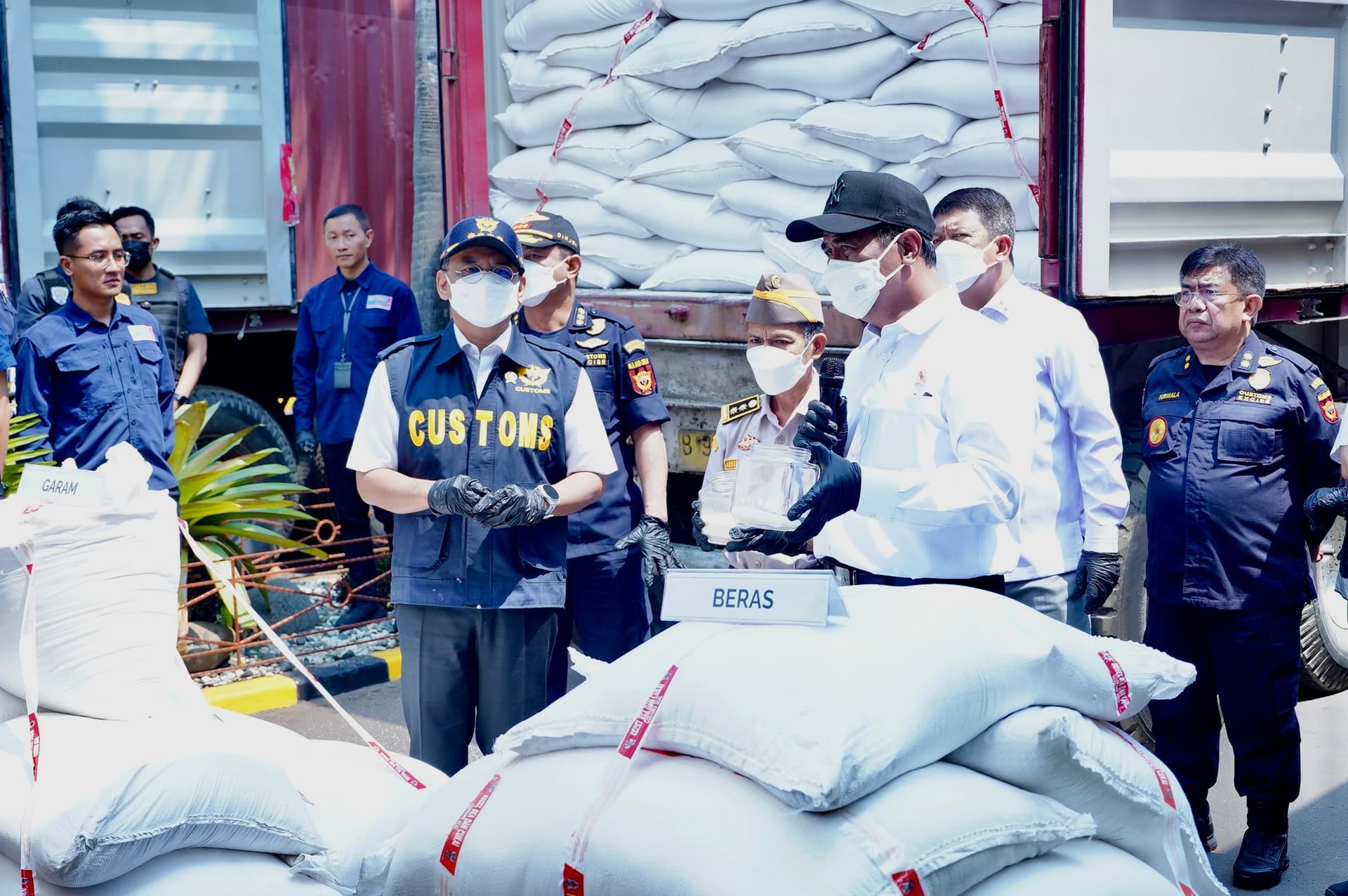 Jakarta Floods Retail Shelves With Rice and Seizes $1.7M in Smuggled Grain as Food Security Fight Escalates