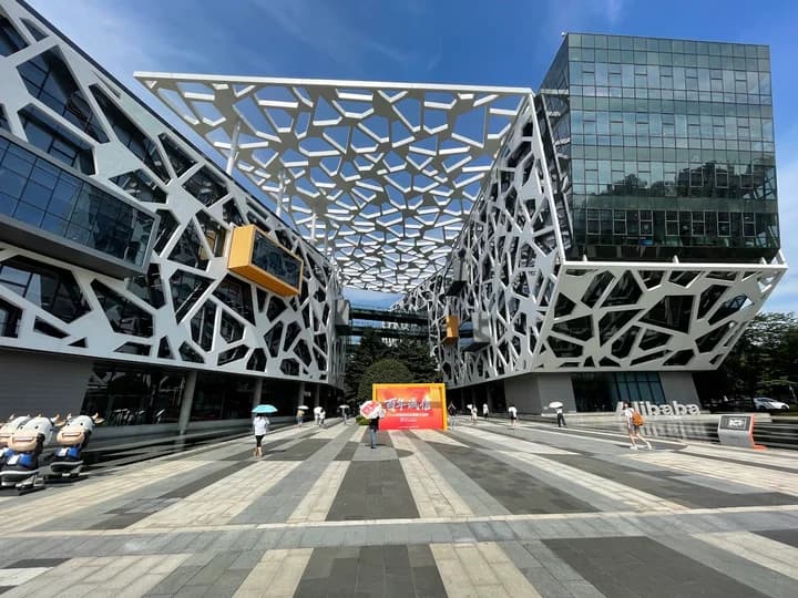 Keruk Cuan AI, Alibaba Siapkan Model 10 Triliun Parameter dan Chip Baru