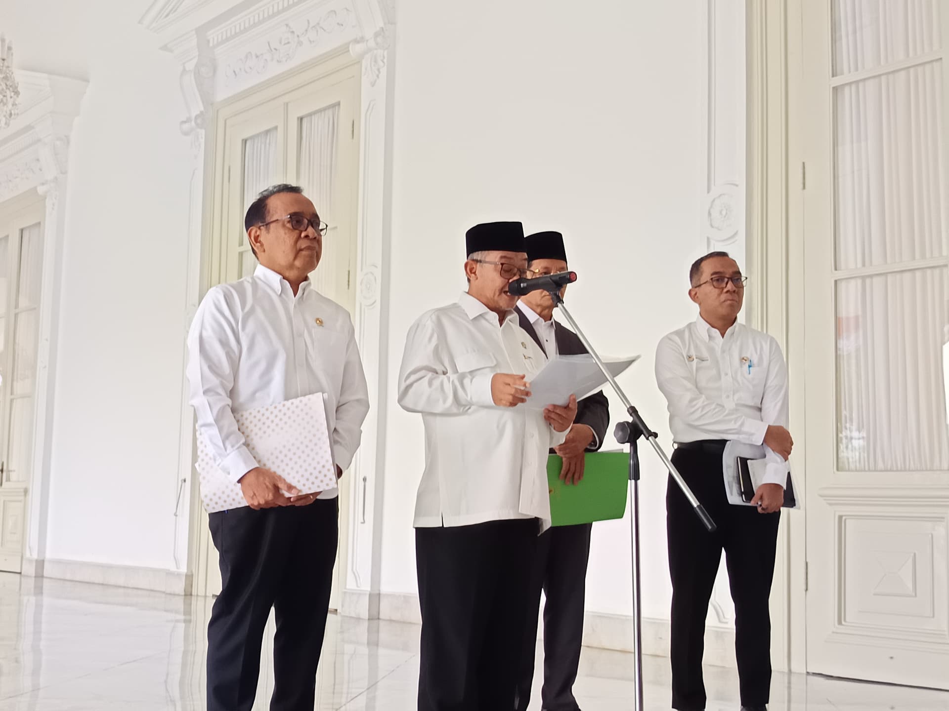 Selain Pendidikan Gratis, Prabowo Komitmen Tingkatkan Kesejahteraan Guru
