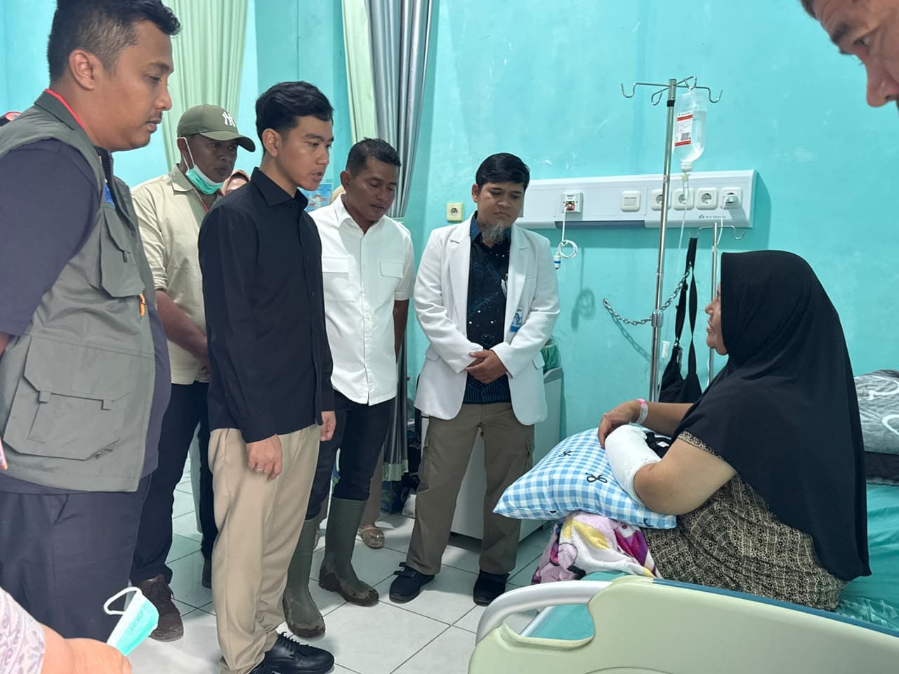Gibran Minta RSUD Solok Tangani Korban Banjir Bandang hingga Pulih dan Waspadai Penyakit Pascabencana