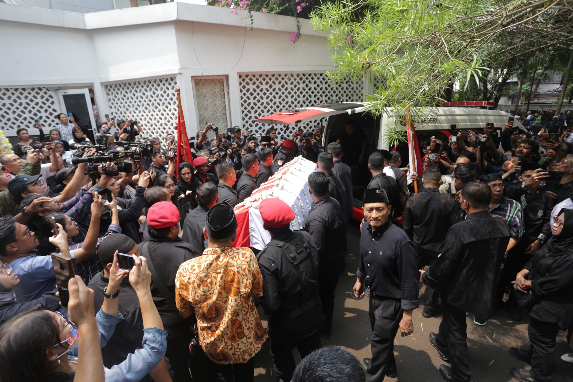 Guruh Soekarnoputra Berpulang, Indonesia Kehilangan Seniman Besar