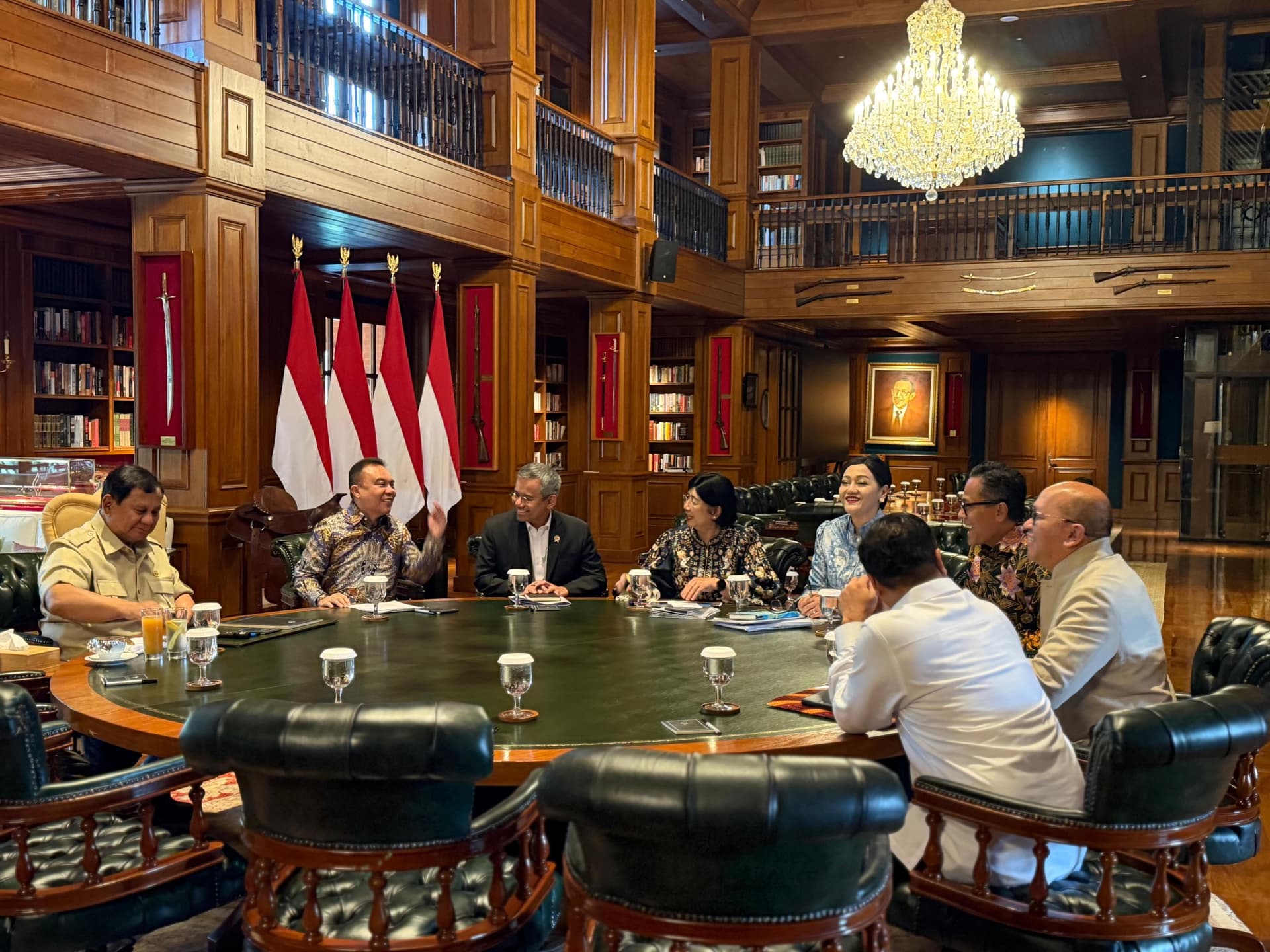 Prabowo Bahas Stabilitas Ekonomi Nasional dengan Friderica, Destry, Suahasil, Rosan, hingga Dasco