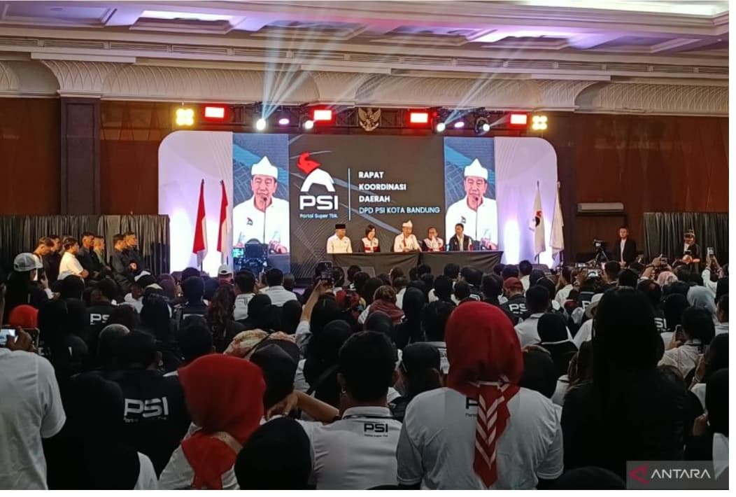 Jokowi Pamerkan KTA PSI, Bakal Dikukuhkan sebagai Ketua Dewan Pembina 