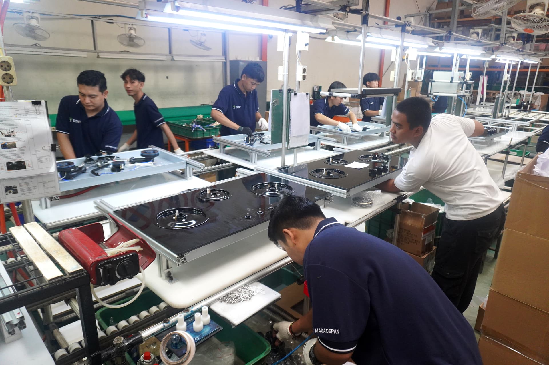 PMI Manufaktur September Ekspansi Tembus 52,4, Ekonom Ungkap Kondisinya