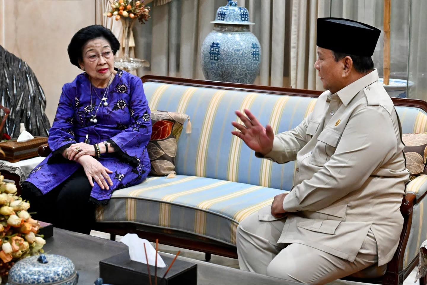 Prabowo Takziah ke Kediaman Megawati, Sampaikan Duka atas Wafatnya Guruh Soekarnoputra 