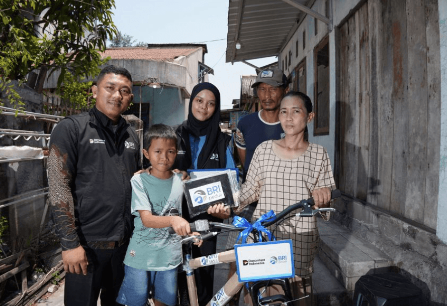 BRI Peduli Wujudkan Mimpi Kecil Mahesa, Temani Langkahnya Menuju Cita-Cita dengan Bantuan Sepeda