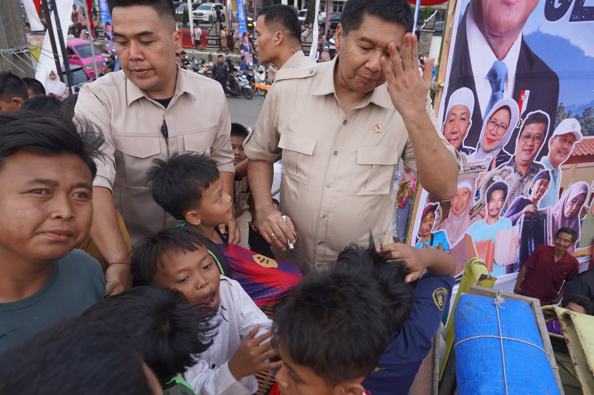 Momen Menteri Ara Didikte Bocah Kecil