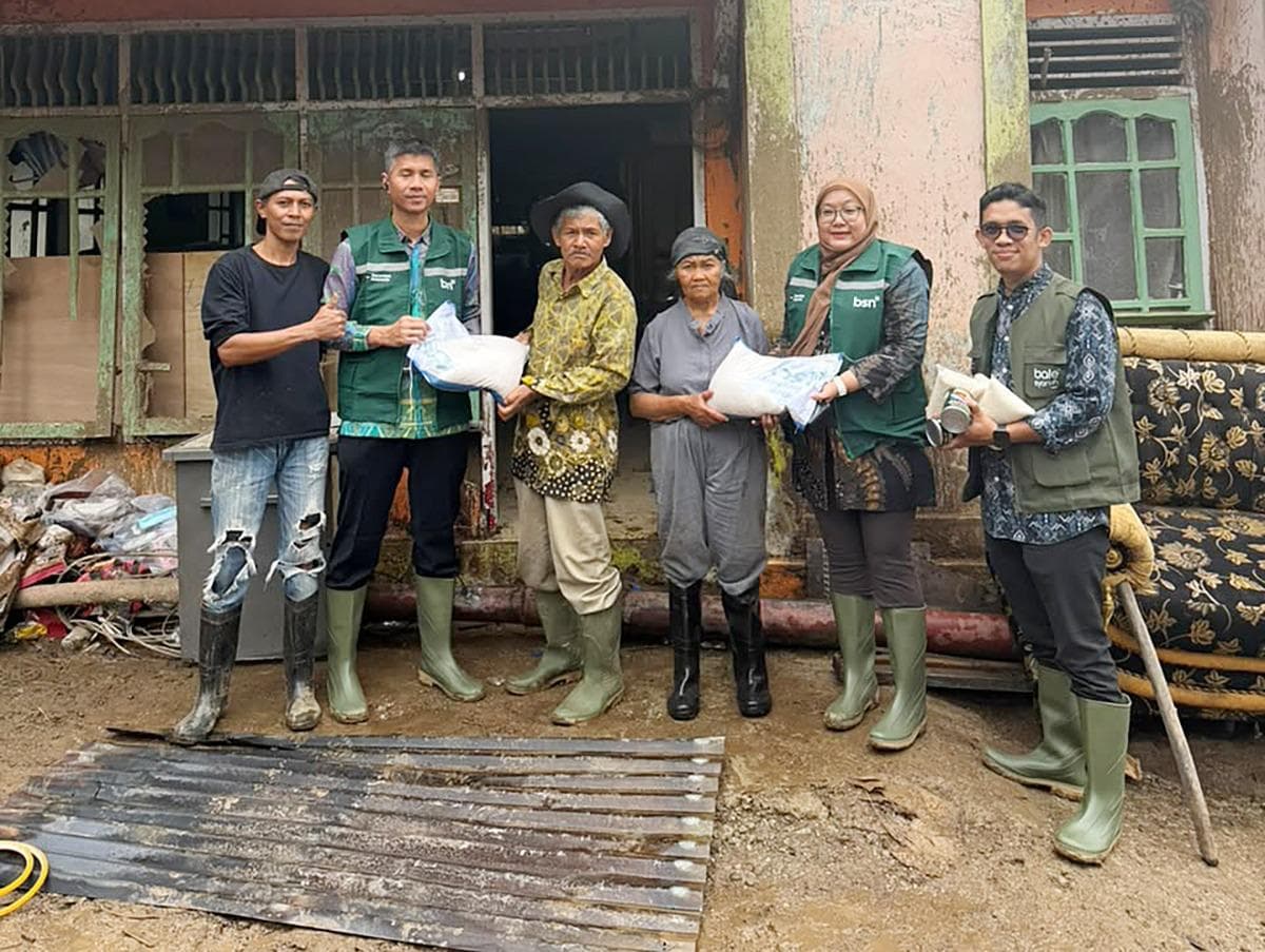 Bank BSN Salurkan Bantuan untuk Warga Terdampak Banjir Bandang di Solok