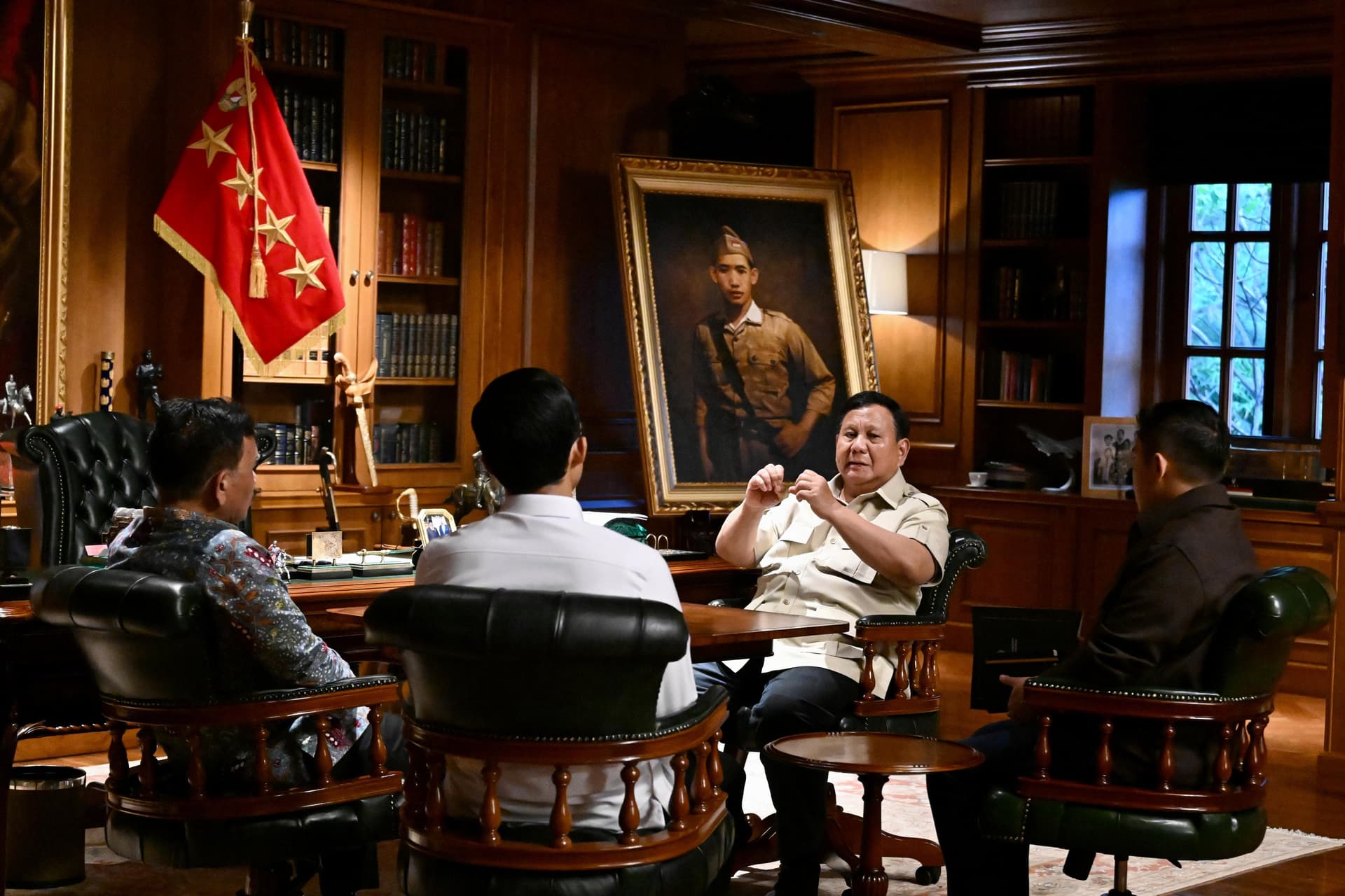 Seskab Teddy: Presiden Prabowo Tekankan Komunikasi Pemerintah yang Sederhana dan Dialogis