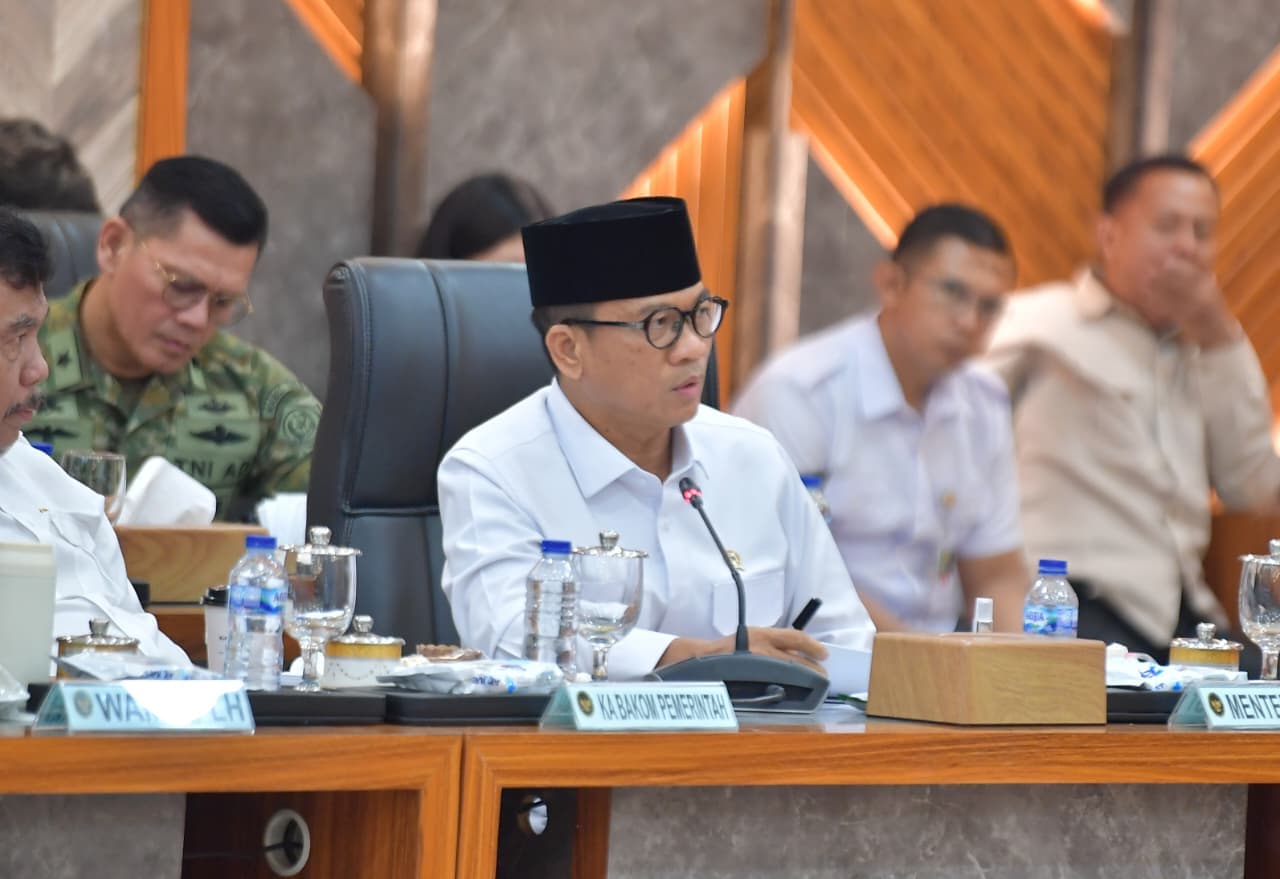 Atasi Karhutla di Wilayah Desa, Mendes Yandri Dorong Kolaborasi Lintas K/L dan Pendekatan Khusus