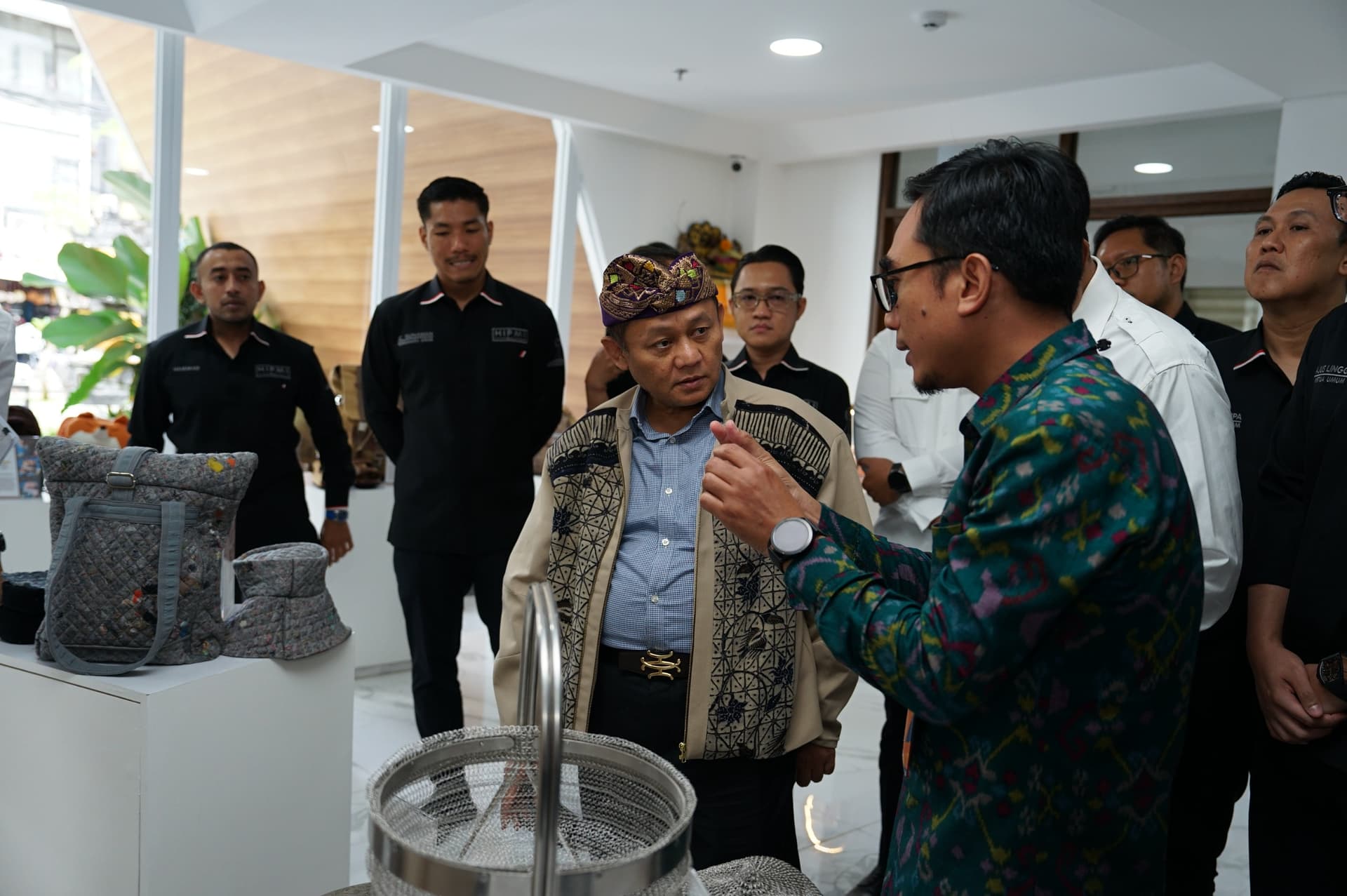 Ekspor Tumbuh 23%, Menperin Sarmuji Pacu IKM Fesyen dan Kriya Mendunia