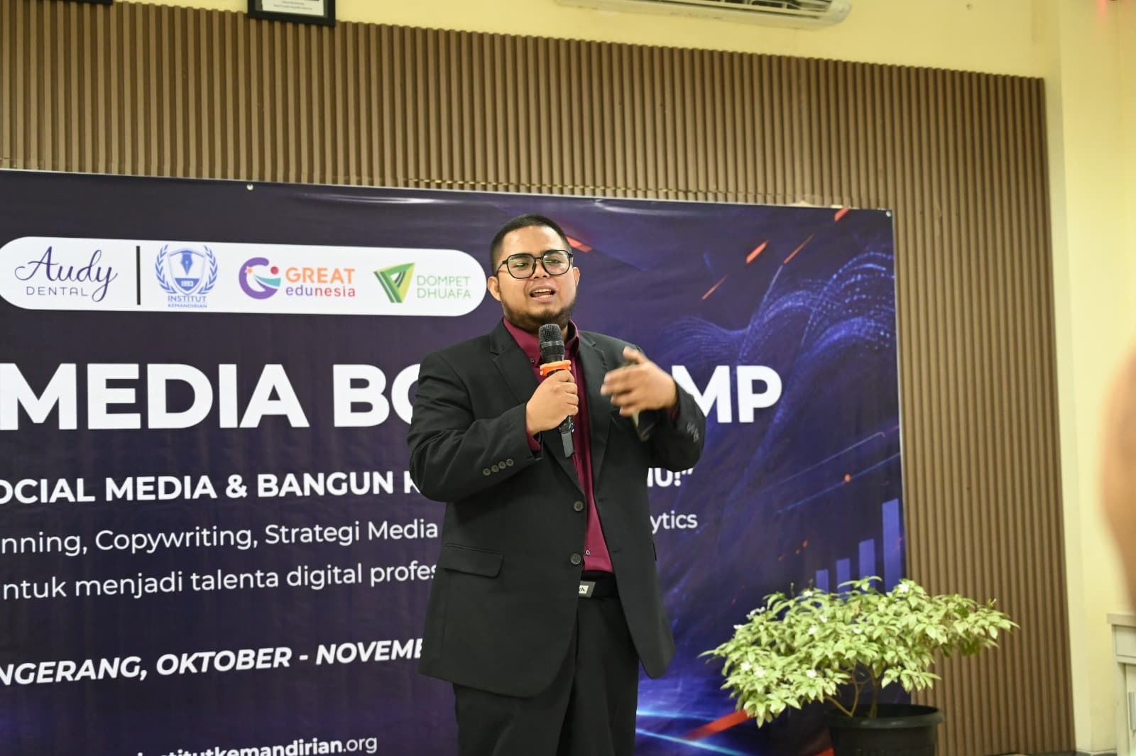 Jawab Tantangan Industri Digital, Institut Kemandirian Dompet Dhuafa dan Audy Dental Gelar Social Media Bootcamp