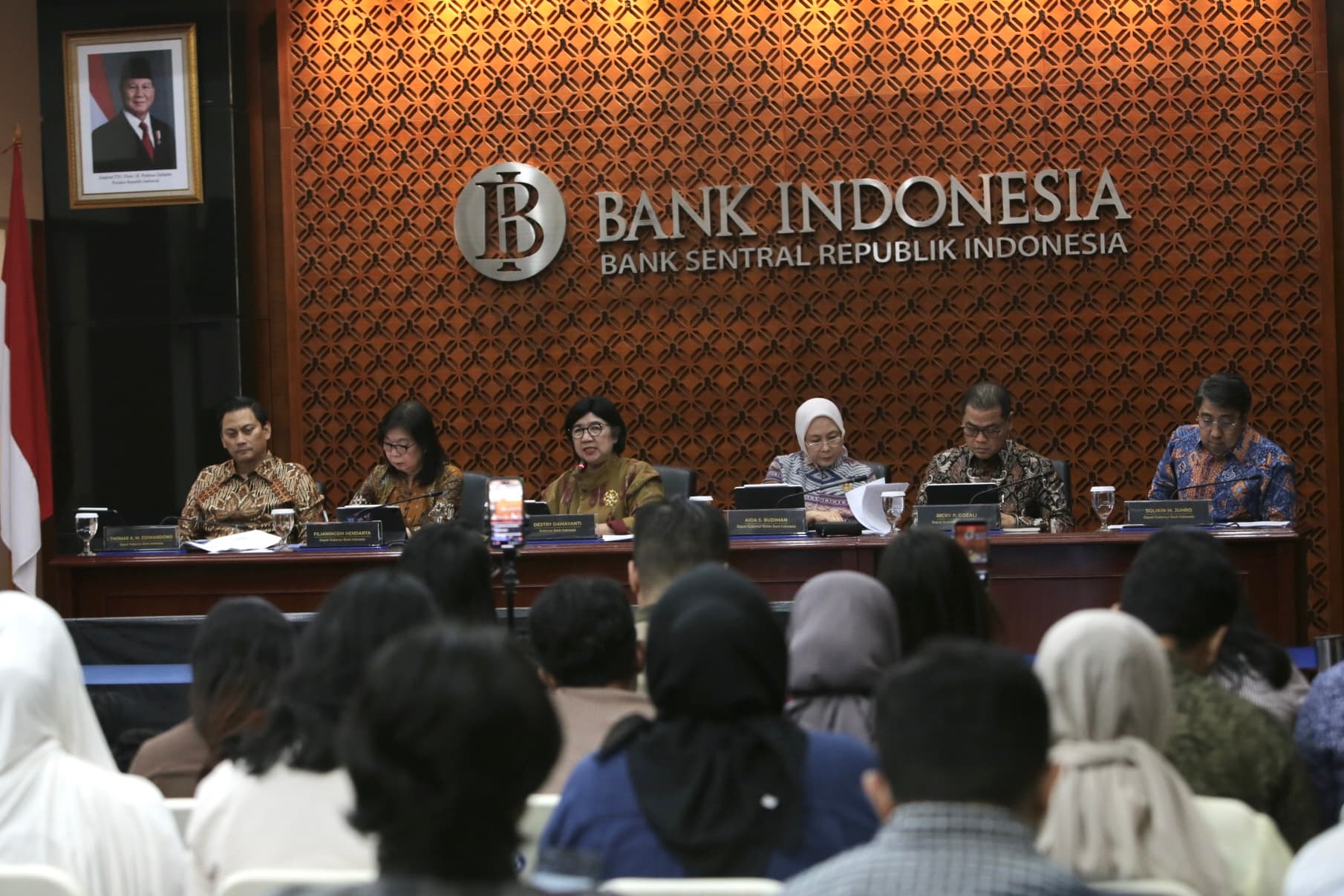 Jaga Stabilitas Rupiah, BI Perkuat Kebijakan Insentif DNDF, Swap Lindung Nilai, dan LCT 