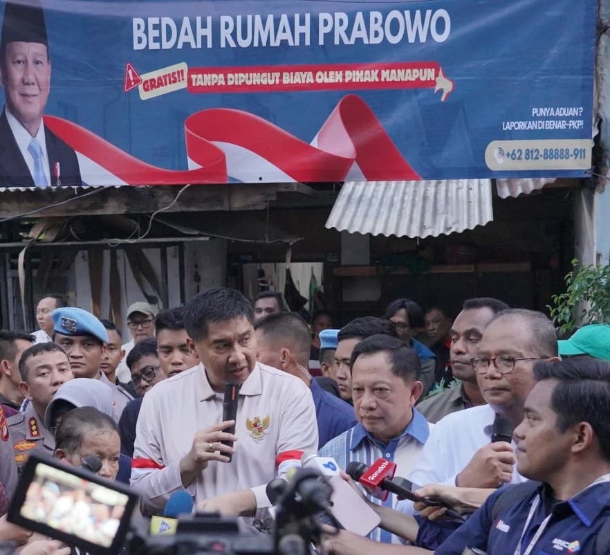 Menteri Ara Ajak Mendagri, Kapolda, dan Kepala BPS Tinjau Bedah Rumah Warga Desil I di Kampung Ambon, Pastikan Bantuan Tepat Sasaran