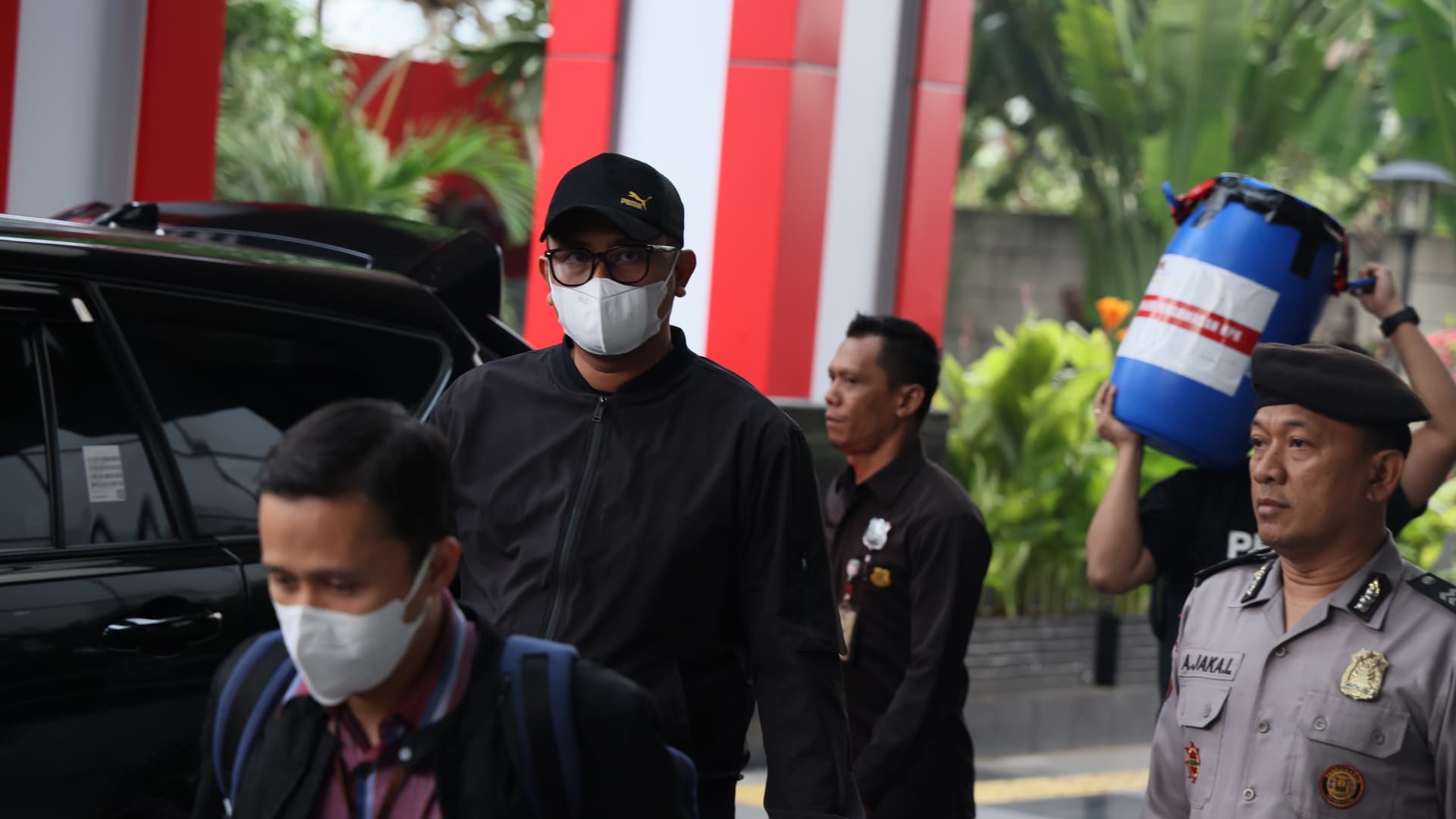 Jadi Tersangka KPK, Bupati Klaten Hamenang dan Kepala BPK Jateng Dijebloskan ke Tahanan 