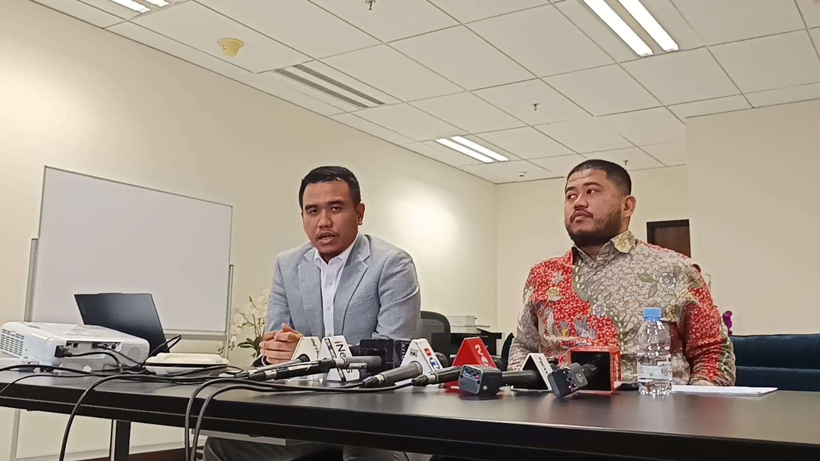 Kuasa Hukum Beberkan Riwayat Pendidikan Gibran, Ini Penampakan Ijazahnya