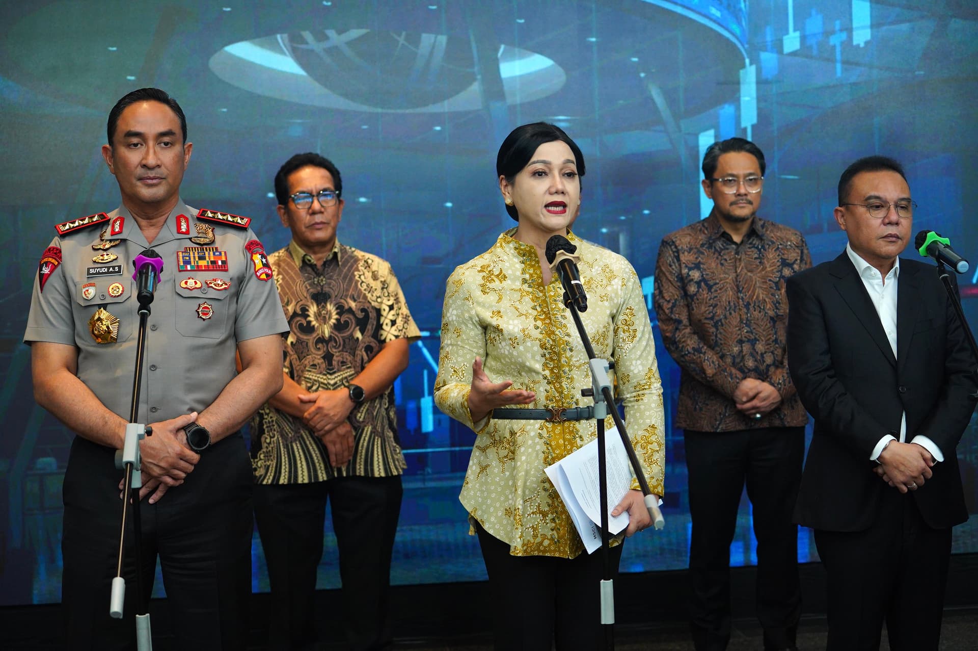 OJK Serahkan Surat Sanksi kepada Semua Pihak Pelanggar Ketentuan Terkait Emiten DSSA, BREN, dan CUAN