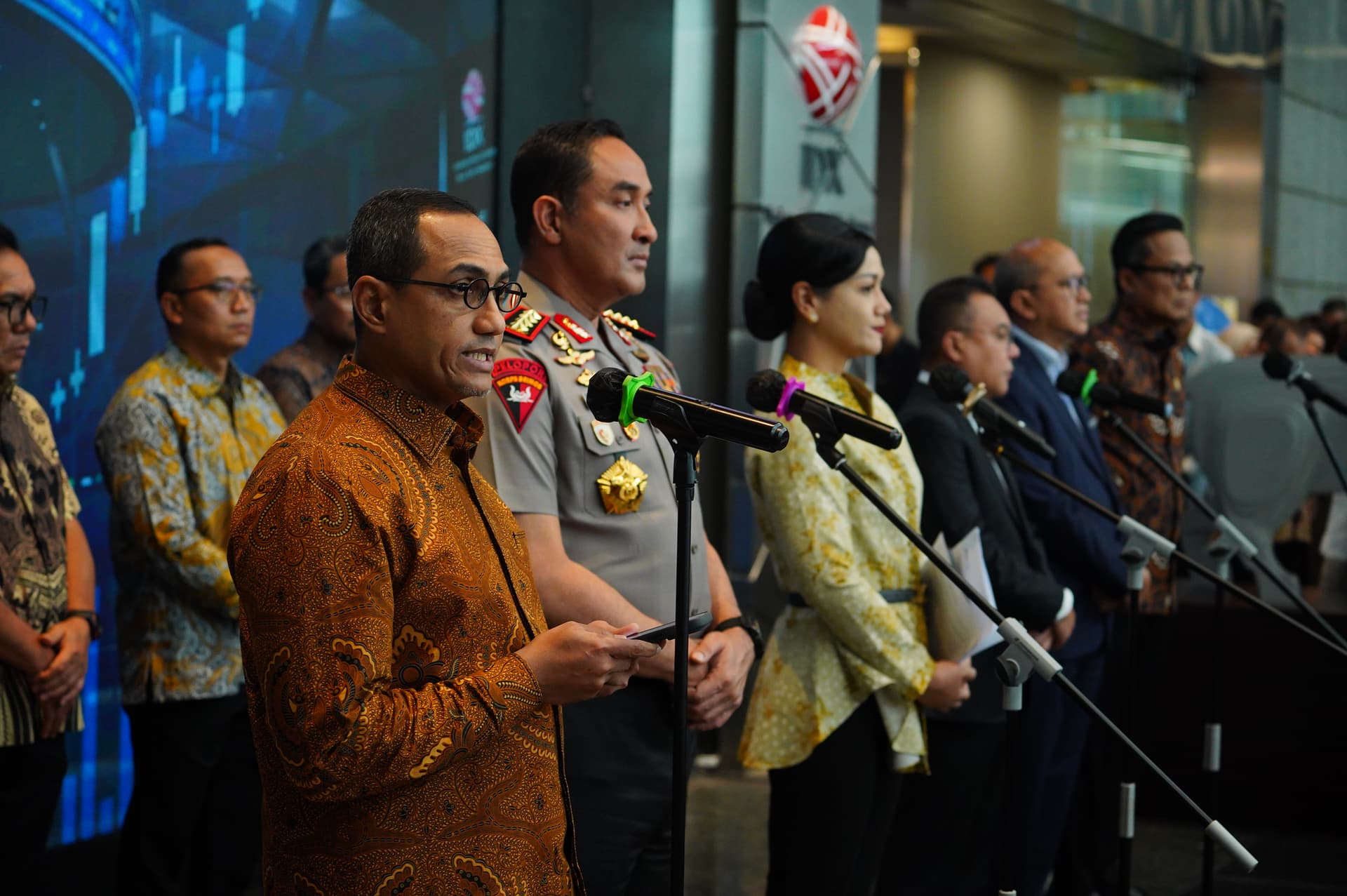 OJK Jatuhkan Denda Rp 2,1 Triliun Terkait Transaksi Saham DSSA, BREN dan CUAN