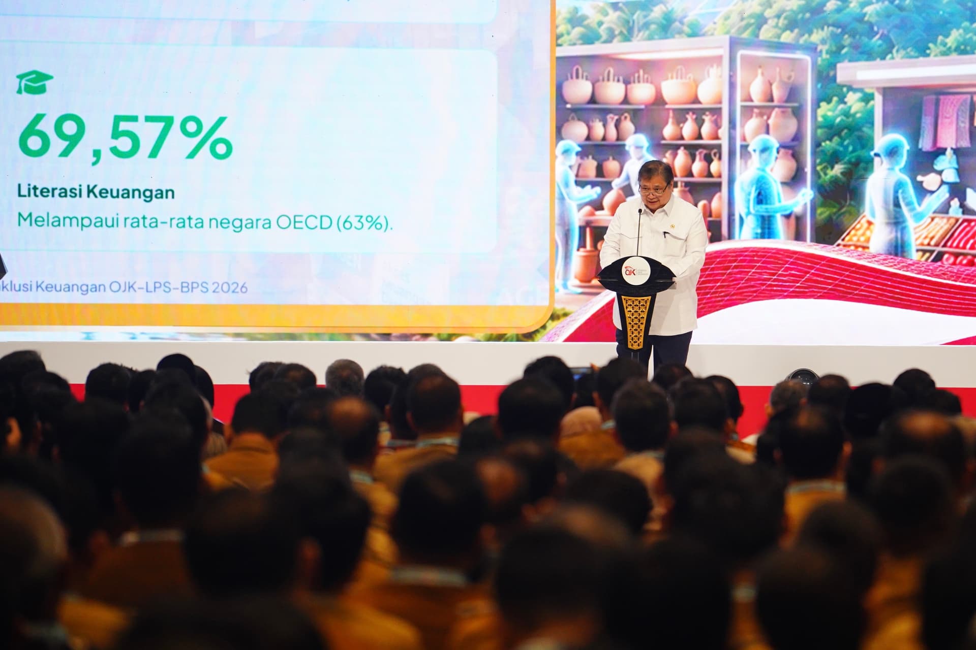 Airlangga: Literasi Keuangan Indonesia Capai 69,57 Persen, Lampaui OECD