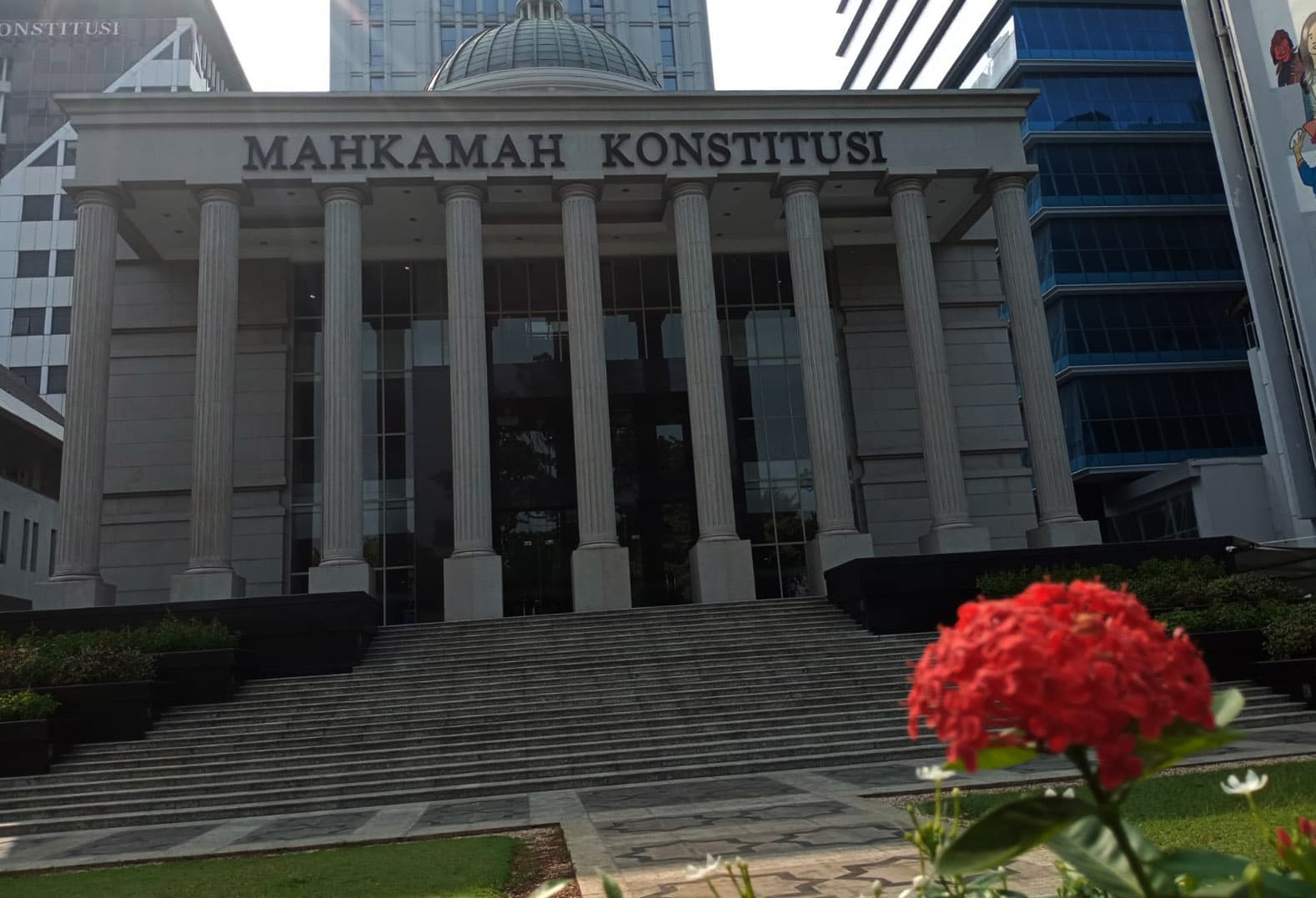 MK Tidak Terima Permohonan Nomor HP Tetap, meski Ganti Operator