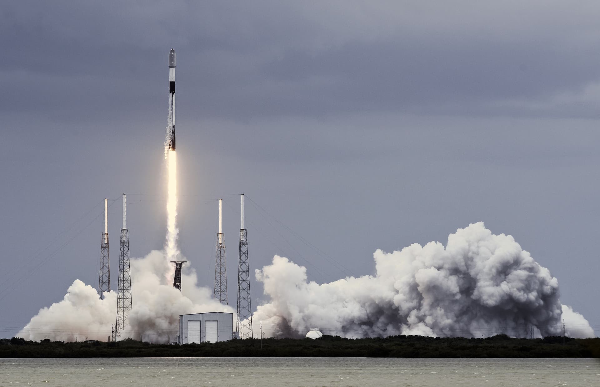 Ukraina Komplain Starlink Lemot, Elon Musk: Bukan untuk Serangan Militer Kok!